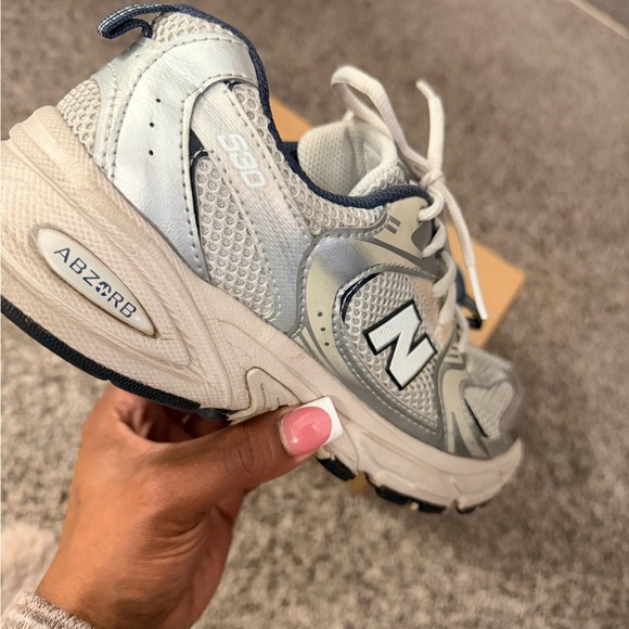 New Balance Metallic and Dark Blue Running Shoes - Picture 3 of 4